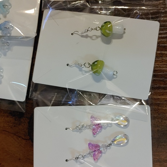 👑h𝕒𝕟𝕕𝕞𝕒𝕕𝕖 𝕚𝕥𝕖𝕞 earrings/barrette SHIPPING👑 - Picture 3 of 6